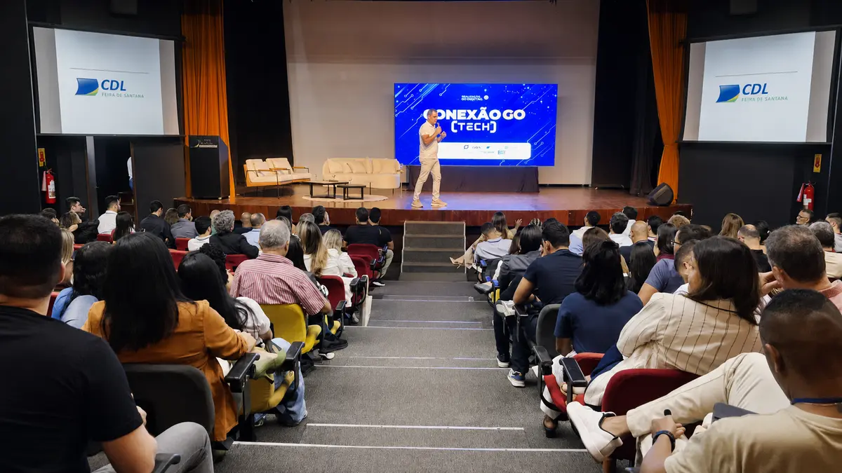 Palestra principal do Conexão GO Tech com plateia lotada